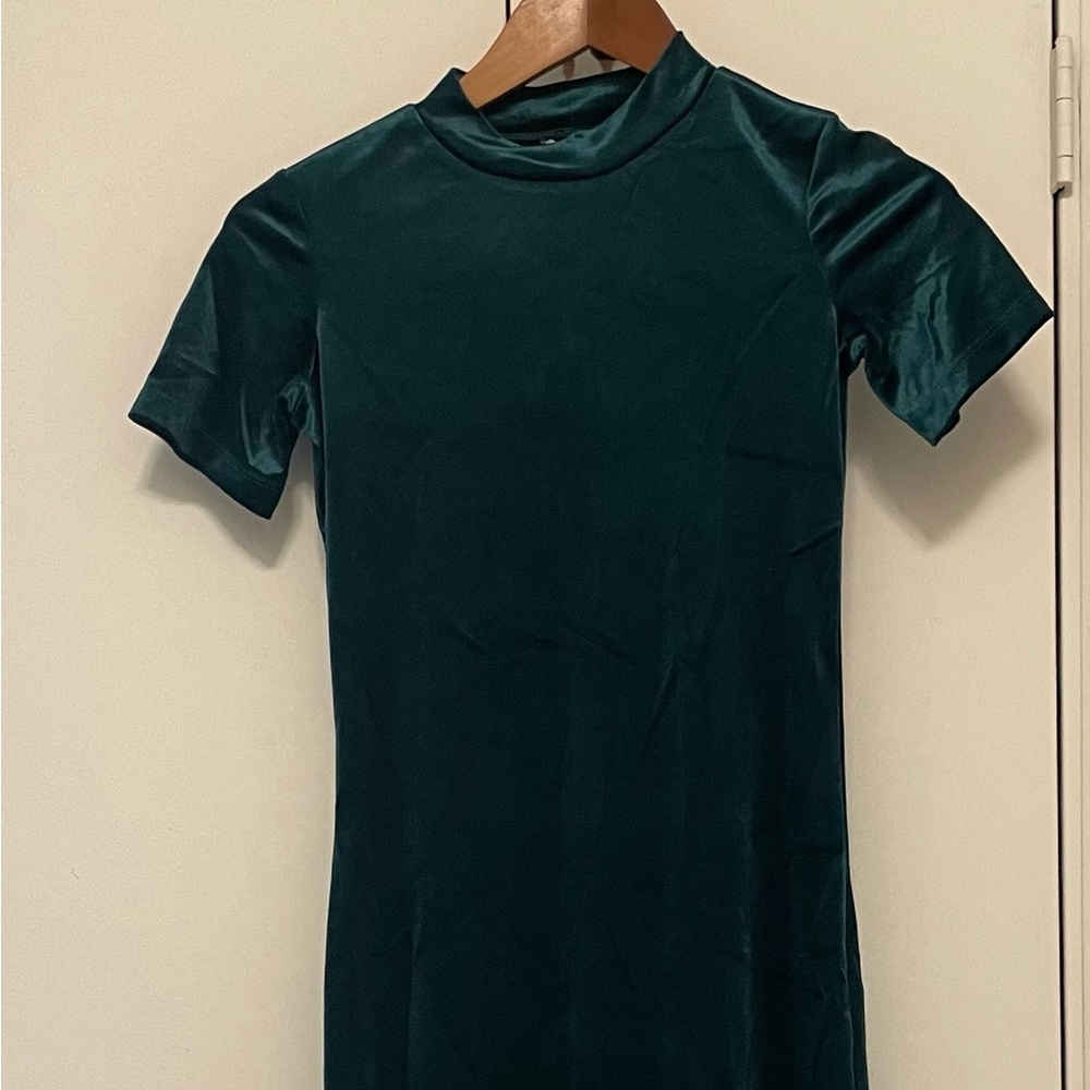 Zara Hunter Green Velvet dress, small, approx 40” length, beautiful and elegant!